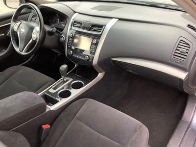 2013 Nissan Altima 2.5 SV   - Photo 32 - Crest Hill, IL 60403