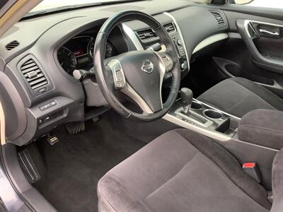 2013 Nissan Altima 2.5 SV   - Photo 15 - Crest Hill, IL 60403