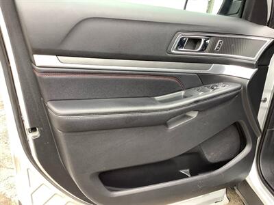 2016 Ford Explorer Sport   - Photo 13 - Crest Hill, IL 60403