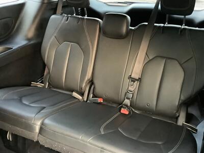 2021 Chrysler Pacifica Touring L   - Photo 27 - Crest Hill, IL 60403