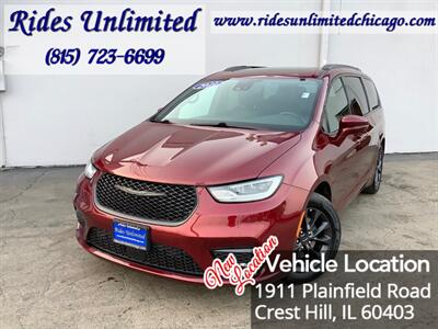 2021 Chrysler Pacifica Touring L   - Photo 1 - Crest Hill, IL 60403