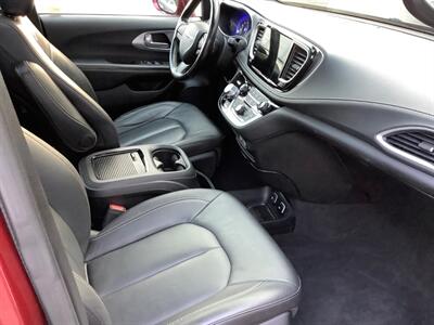 2021 Chrysler Pacifica Touring L   - Photo 32 - Crest Hill, IL 60403
