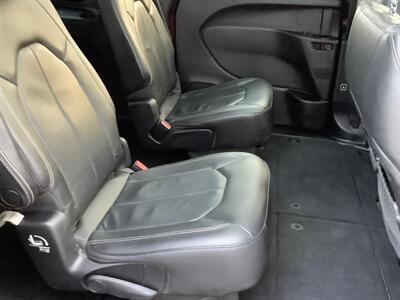 2021 Chrysler Pacifica Touring L   - Photo 28 - Crest Hill, IL 60403