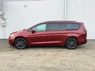 2021 Chrysler Pacifica Touring L   - Photo 3 - Crest Hill, IL 60403