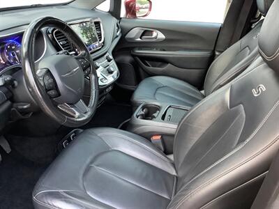 2021 Chrysler Pacifica Touring L   - Photo 16 - Crest Hill, IL 60403