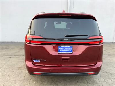 2021 Chrysler Pacifica Touring L   - Photo 6 - Crest Hill, IL 60403