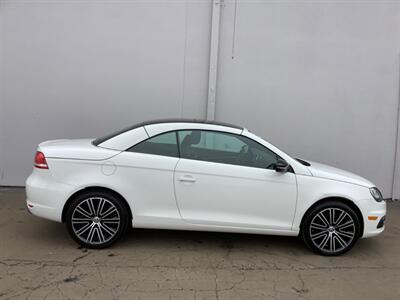 2013 Volkswagen Eos Komfort SULEV   - Photo 7 - Crest Hill, IL 60403