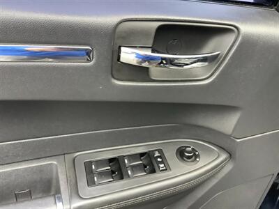 2008 Chrysler 300 C HEMI 5.7L  5.7L V8 - Photo 9 - Crest Hill, IL 60403