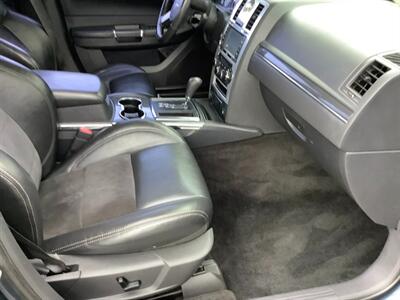 2008 Chrysler 300 C HEMI 5.7L  5.7L V8 - Photo 21 - Crest Hill, IL 60403