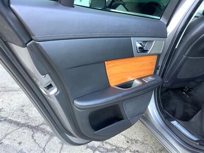 2010 Jaguar XF   - Photo 24 - Crest Hill, IL 60403