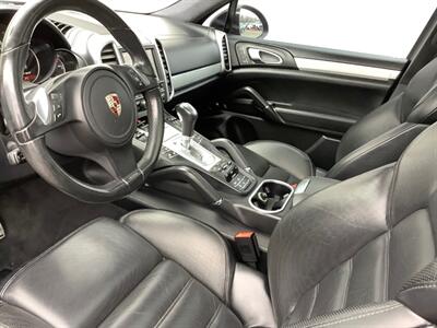 2011 Porsche Cayenne Turbo   - Photo 16 - Crest Hill, IL 60403