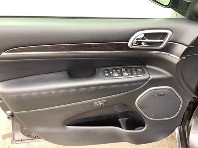 2017 Jeep Grand Cherokee Summit - Photo 15 - Crest Hill, IL 60403