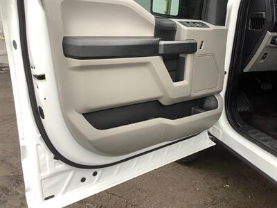 2016 Ford F-150 XLT - Photo 13 - Crest Hill, IL 60403