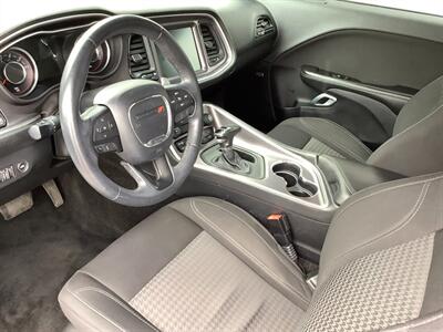 2015 Dodge Challenger SXT - Photo 16 - Crest Hill, IL 60403
