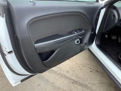 2015 Dodge Challenger SXT - Photo 13 - Crest Hill, IL 60403