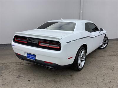 2015 Dodge Challenger SXT - Photo 7 - Crest Hill, IL 60403