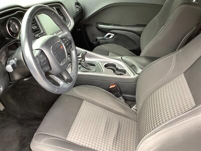 2015 Dodge Challenger SXT - Photo 15 - Crest Hill, IL 60403
