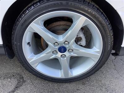 2014 Ford Focus Titanium   - Photo 13 - Crest Hill, IL 60403