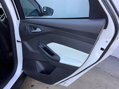 2014 Ford Focus Titanium   - Photo 36 - Crest Hill, IL 60403
