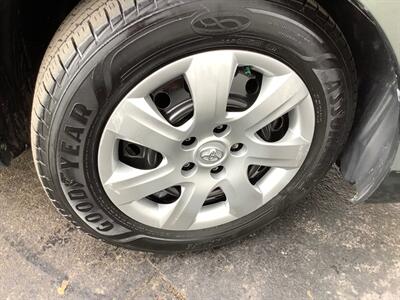 2011 Toyota Camry LE   - Photo 33 - Crest Hill, IL 60403
