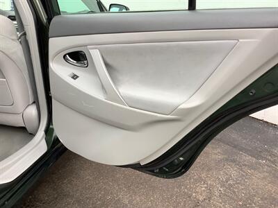 2011 Toyota Camry LE   - Photo 23 - Crest Hill, IL 60403