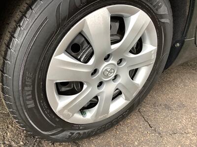 2011 Toyota Camry LE   - Photo 36 - Crest Hill, IL 60403