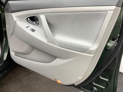 2011 Toyota Camry LE   - Photo 25 - Crest Hill, IL 60403