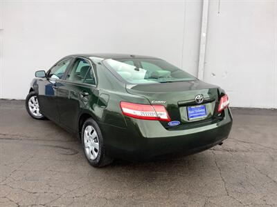 2011 Toyota Camry LE   - Photo 4 - Crest Hill, IL 60403