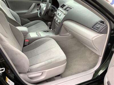 2011 Toyota Camry LE   - Photo 27 - Crest Hill, IL 60403