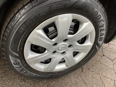 2011 Toyota Camry LE   - Photo 35 - Crest Hill, IL 60403