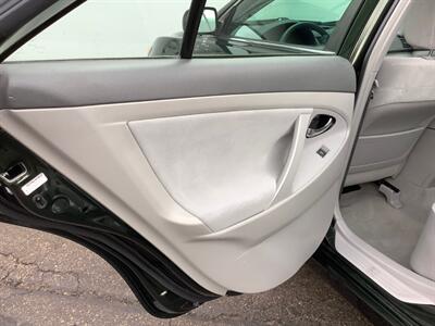 2011 Toyota Camry LE   - Photo 20 - Crest Hill, IL 60403