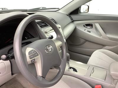 2011 Toyota Camry LE   - Photo 18 - Crest Hill, IL 60403