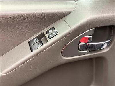 2012 Nissan Frontier SV   - Photo 11 - Crest Hill, IL 60403