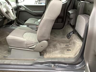 2012 Nissan Frontier SV   - Photo 20 - Crest Hill, IL 60403