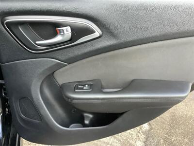 2016 Chrysler 200 Sedan 4D Limited 2.4L I4   - Photo 24 - Crest Hill, IL 60403