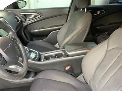 2016 Chrysler 200 Sedan 4D Limited 2.4L I4   - Photo 20 - Crest Hill, IL 60403