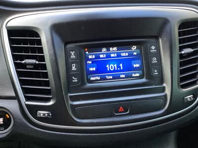 2016 Chrysler 200 Sedan 4D Limited 2.4L I4   - Photo 18 - Crest Hill, IL 60403