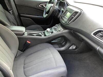 2016 Chrysler 200 Sedan 4D Limited 2.4L I4   - Photo 28 - Crest Hill, IL 60403