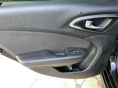 2016 Chrysler 200 Sedan 4D Limited 2.4L I4   - Photo 22 - Crest Hill, IL 60403
