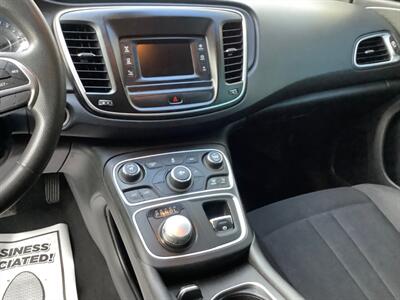 2016 Chrysler 200 Sedan 4D Limited 2.4L I4   - Photo 15 - Crest Hill, IL 60403