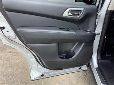 2019 Nissan Pathfinder SL   - Photo 26 - Crest Hill, IL 60403