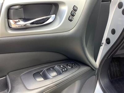 2019 Nissan Pathfinder SL   - Photo 15 - Crest Hill, IL 60403