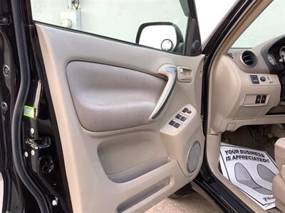 2005 Toyota RAV4   - Photo 10 - Crest Hill, IL 60403