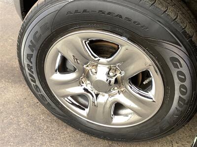 2005 Toyota RAV4   - Photo 34 - Crest Hill, IL 60403