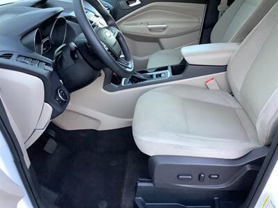2017 Ford Escape SE   - Photo 11 - Crest Hill, IL 60403