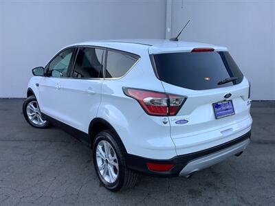 2017 Ford Escape SE   - Photo 2 - Crest Hill, IL 60403