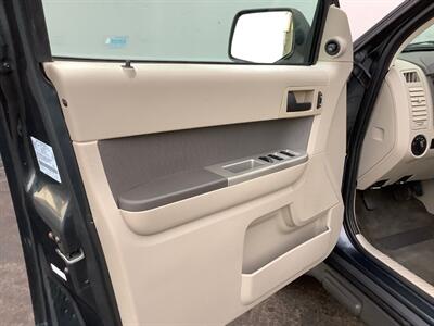 2009 Ford Escape XLT - Photo 13 - Crest Hill, IL 60403
