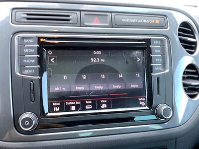 2017 Volkswagen Tiguan 2.0T SEL - Photo 21 - Crest Hill, IL 60403