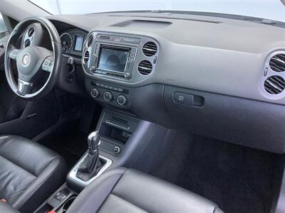 2017 Volkswagen Tiguan 2.0T SEL - Photo 34 - Crest Hill, IL 60403