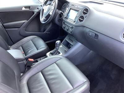 2017 Volkswagen Tiguan 2.0T SEL - Photo 33 - Crest Hill, IL 60403